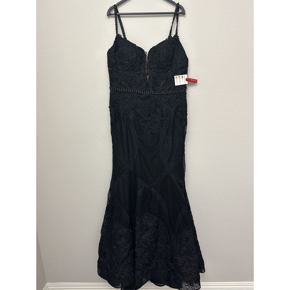 NWT Mac Duggal Black Lace Sleeveless V-Neck 79082 Dress Size 16
